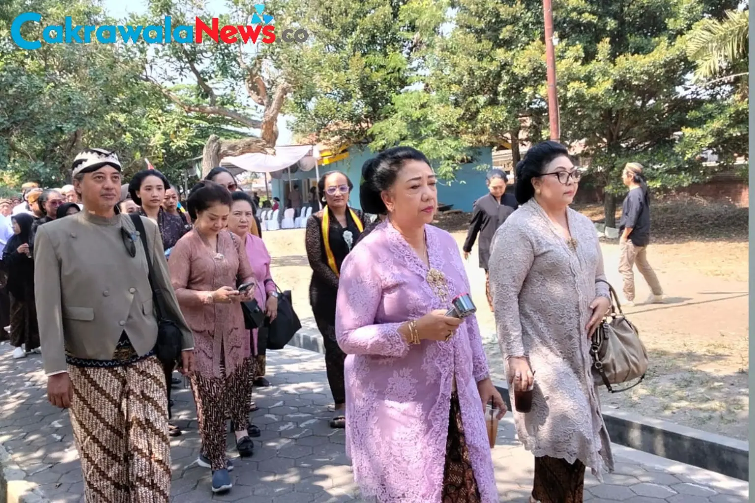Polsek-Adiwerna-Amankan-Upacara-Adat-Wilujengan-Ganti-Langse-Makam-Amangkurat-Tegal