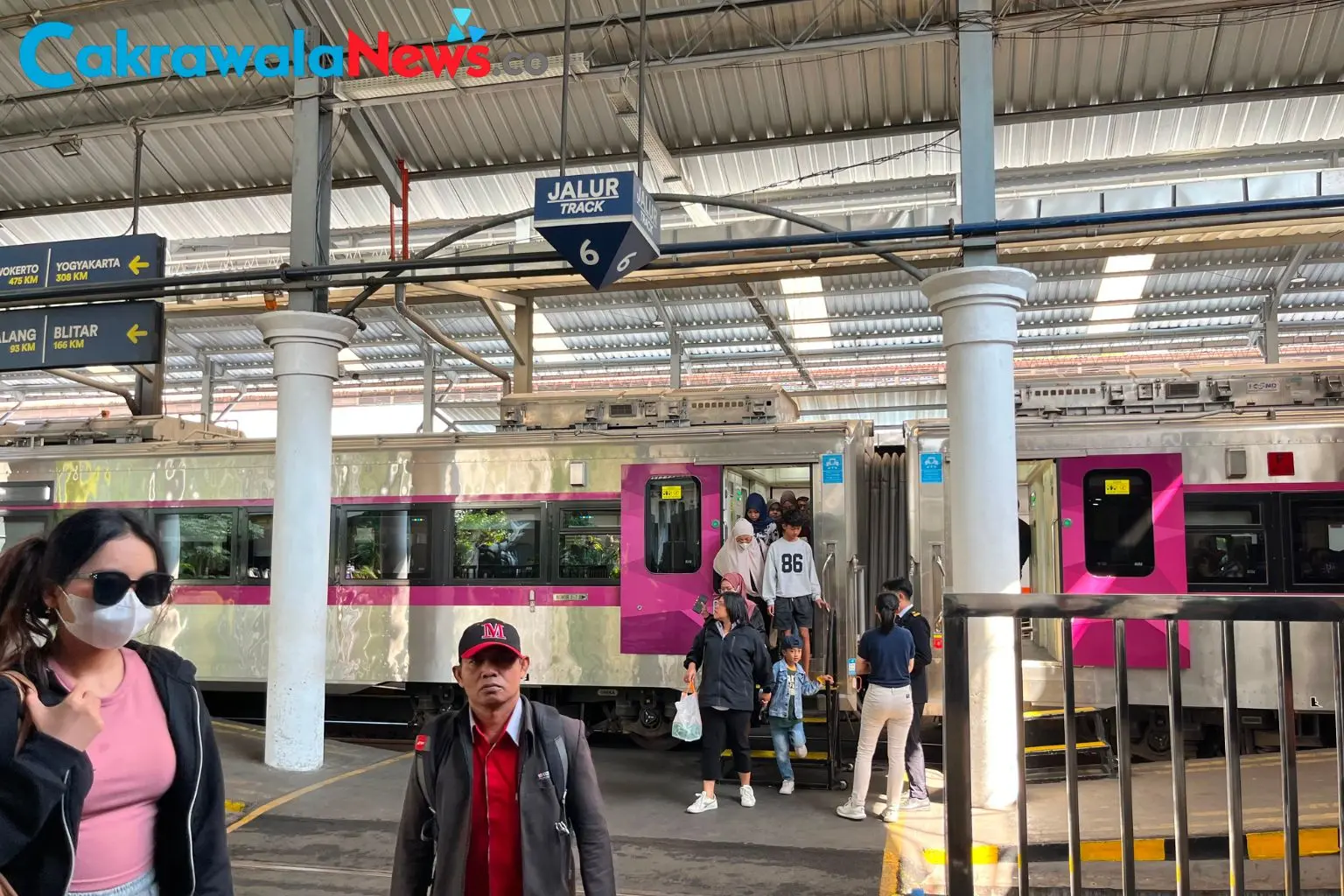 Suasana-hari-terakhir-libur-sekolah-di-2026-wilayah-Stasiun-Daop-8