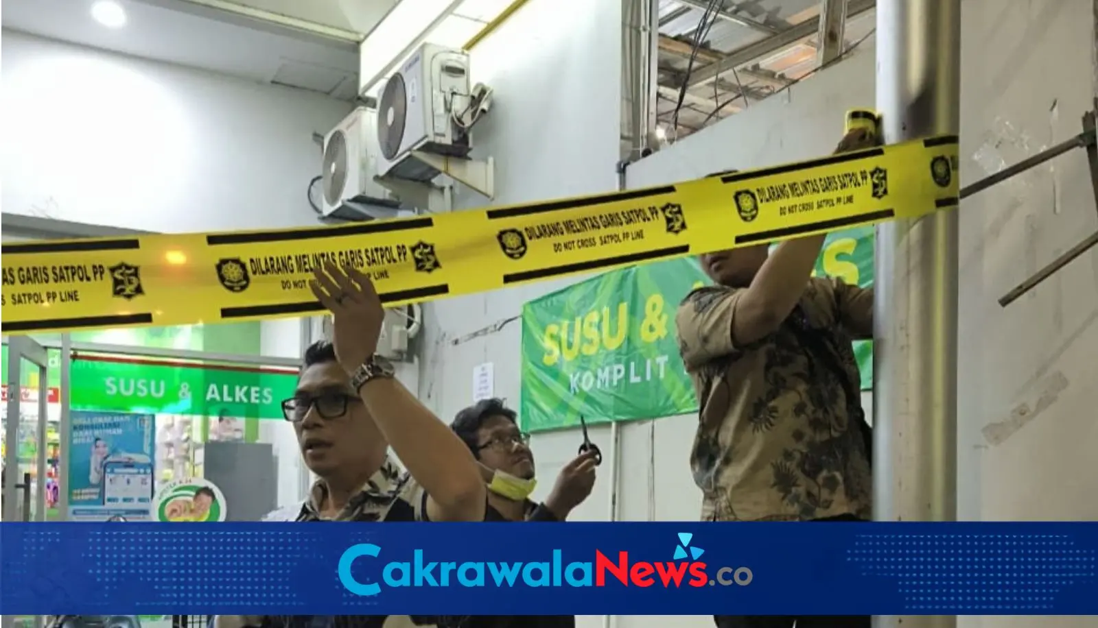 Surabaya, CakrawalaNews.co - Pemerintah Kota (Pemkot) Surabaya mengambil langkah tegas terhadap penyelenggaraan parkir tak berizin. Sebanyak 250 titik parkir usaha di berbagai wilayah Surabaya resmi disegel karena belum men