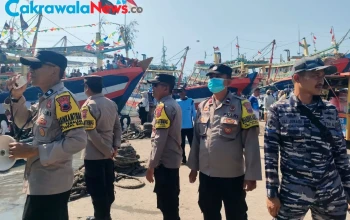 Tradisi Sedekah Laut Nelayan Kota Tegal Berlangsung Khidmat dengan Pengamanan Ratusan Personel saat Prosesi Larung Saji di Laut Jawa