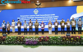 Wakil-Menteri-Ketenagakerjaan-Afriansyah-Noor-Menerima-Laporan-Hasil-Pemeriksaan-BPK-atas-Laporan-Keuangan-Kemnaker-Tahun-2025