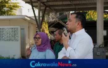 Wali Kota Surabaya Eri Cahyadi meninjau SWK Kalijudan setelah menerima laporan dugaan pungutan liar melalui hotline Lapor Cak Eri.
