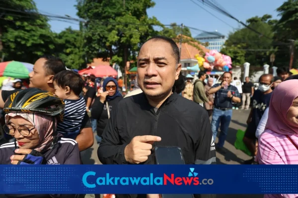 Viral Video Oknum Ngaku Orang Satpol PP Diduga Pungli PKL CFD Bungkul, Eri Cahyadi Turun Langsung Pastikan Pedagang Gratis