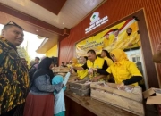 Dukung Peternak, Cak Hadi Borong 200 Kg Telur dan Bagikan Gratis ke Warga di Kediri