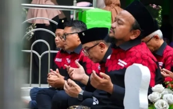 Muktamar ke-35 NU, PDI Perjuangan Jatim Ziarah ke Mbah Wahab, Mbah Hasyim dan Gus Dur