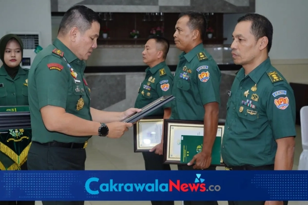 Gubernur Akmil Beri Penghargaan kepada Gumil, Pelatih, dan Pengasuh Terbaik