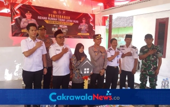 kapolres tegal serahkan kunci rumah hasil rehabilitasi kepada siti aminah 2026