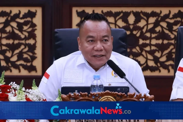 Bukan Sekadar Kain, DPRD Surabaya Ingatkan Makna Mendalam Kibarkan Merah Putih di Bulan Agustus