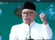 KH Abdul Hakim Mahfudz atau Gus Kikin1