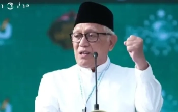 KH Abdul Hakim Mahfudz atau Gus Kikin1