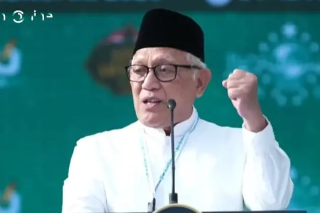 KH Abdul Hakim Mahfudz atau Gus Kikin1