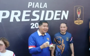 Maruarsirait bersama wali kota Surabaya eri cahyad