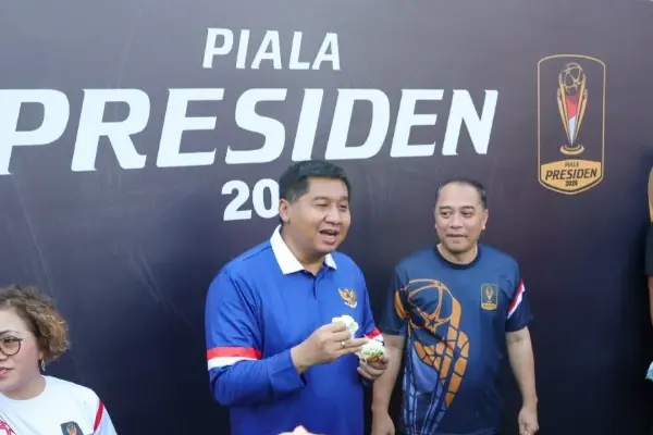 Maruarsirait bersama wali kota Surabaya eri cahyad