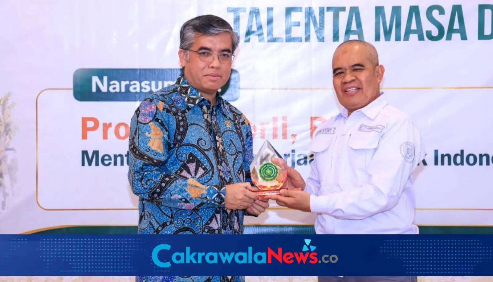 menaker yassierli ajak kampus dan industri atasi mismatch lulusan 2026