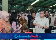 Menteri Ketenagakerjaan Yassierli meninjau aktivitas pekerja penyandang disabilitas di PT Pan Brothers Tbk Boyolali sebagai bagian dari penguatan komitmen dunia kerja yang inklusif.