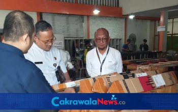 Pemeriksaan komoditas yang dilakukan Karantina Jatim untuk mencegah hama dan penyakit di Kediri.