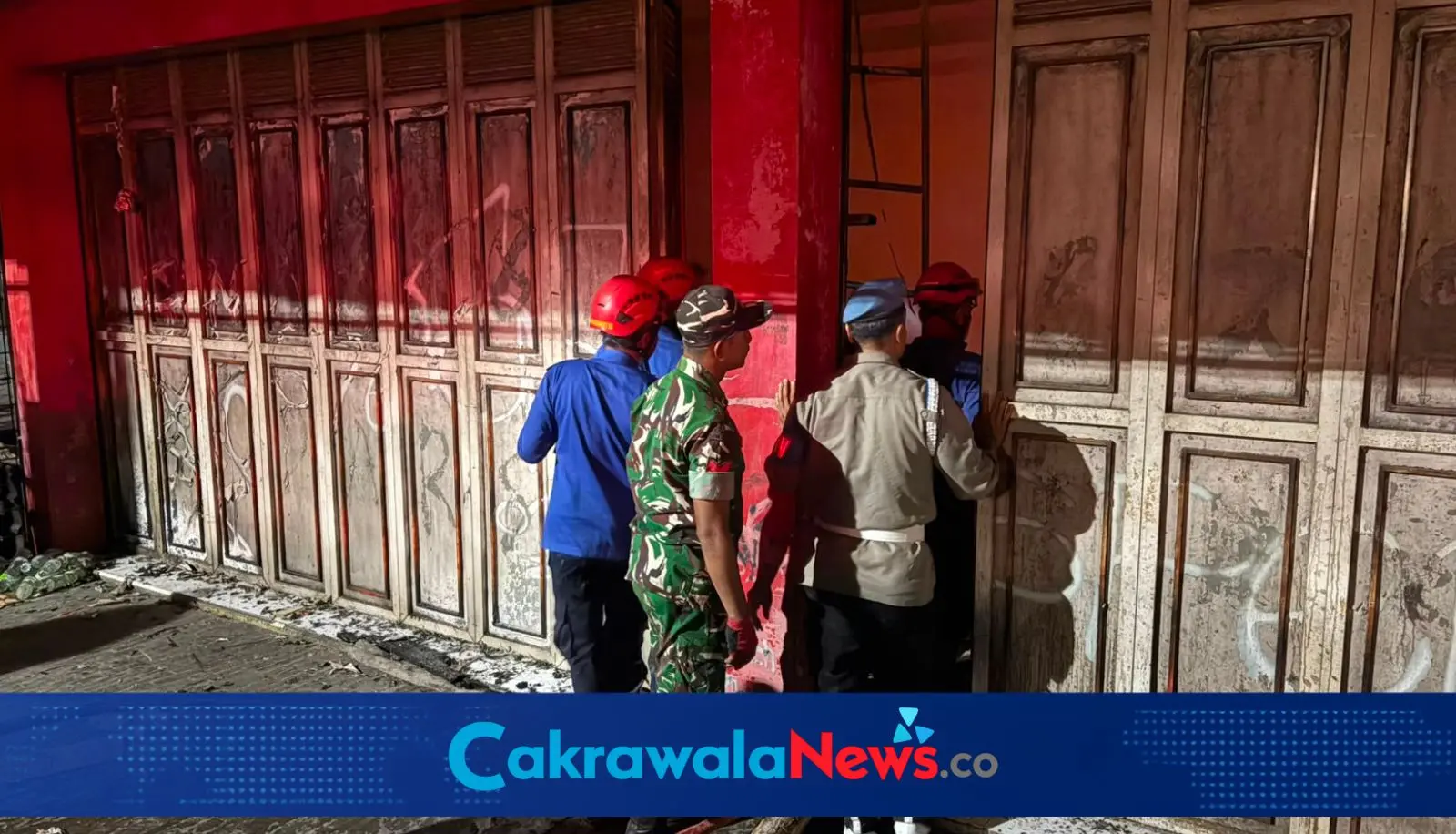 Polsek Balapulang Tangani Kebakaran Toko dan Gudang Sembako ILEKSA di Balapulang