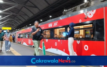Suasana penumpang KA pada HUT RI.