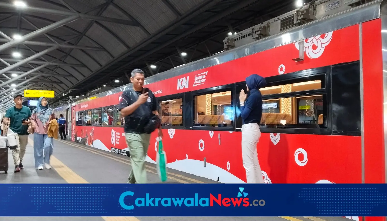 Suasana penumpang KA pada HUT RI.