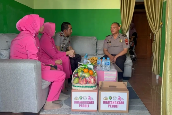 Polres Tegal Salurkan Bantuan untuk Warga Disabilitas di Kemantran