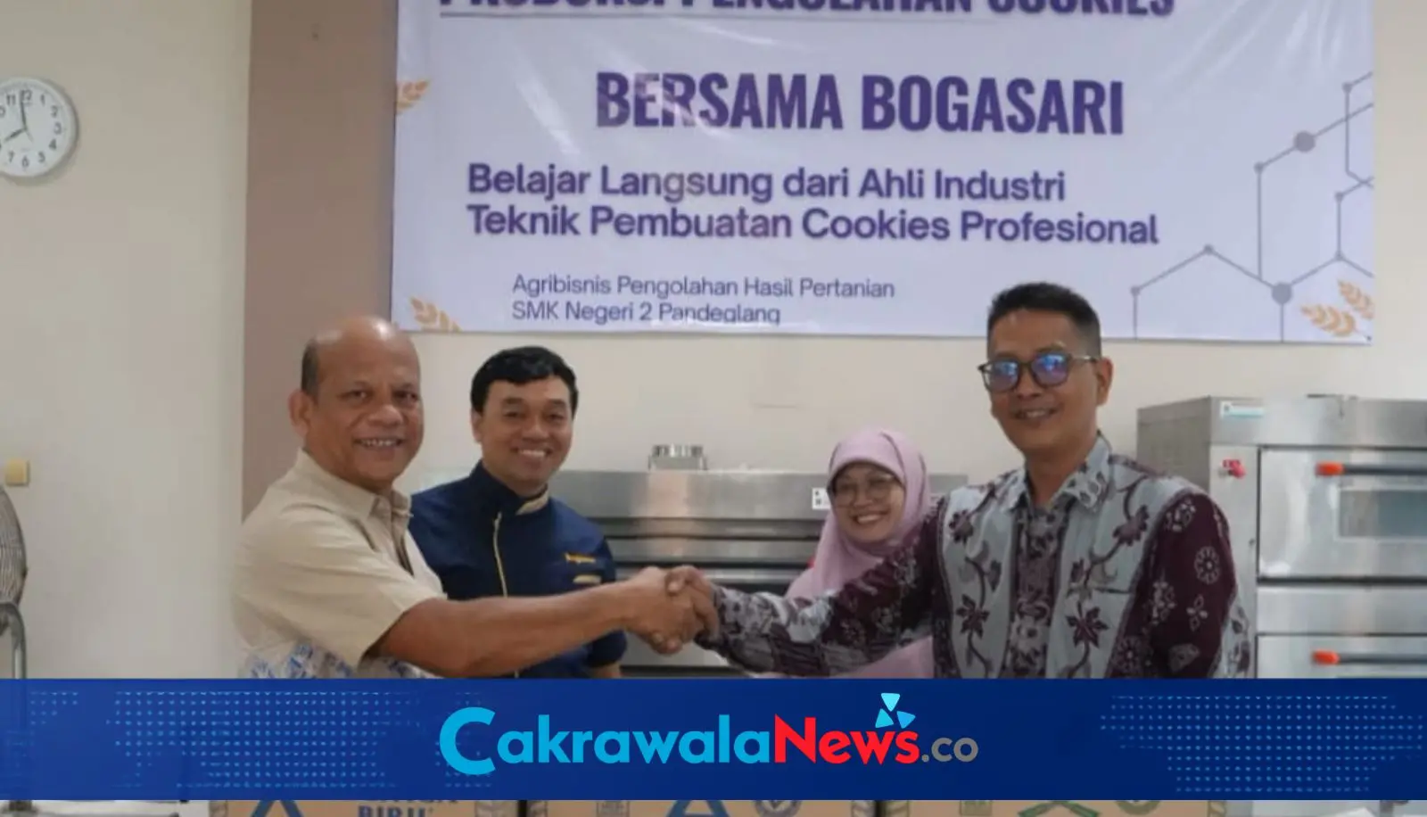 Bogasari Latih Guru dan Siswa SMKN 2 Pandeglang Produksi Cookies untuk TEFA