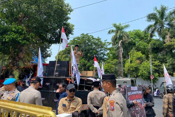 Gempar Jatim Unjuk Rasa Soal Retribusi Rp11 Ribu per Bulan di Tagihan PDAM Surabaya