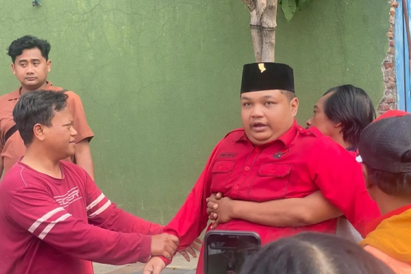 Hampir Bakar Diri di Depan DPC, Achmad Hidayat Resmi Dipecat PDI Perjuangan