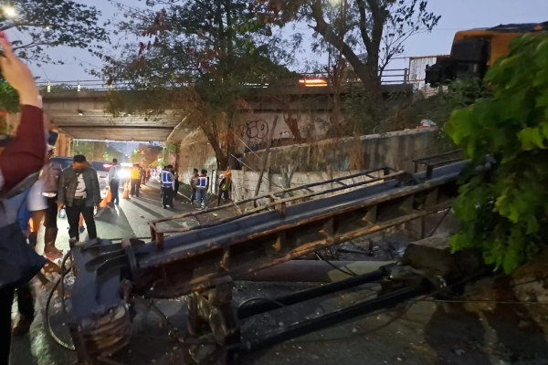 Jasa Marga: Crane Roboh saat Persiapan Penguatan Lereng Tol Surabaya-Gempol
