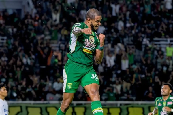 Unggul Jumlah Pemain Gol Telat Alex Martins Bawa Persebaya Raih 3 Poin