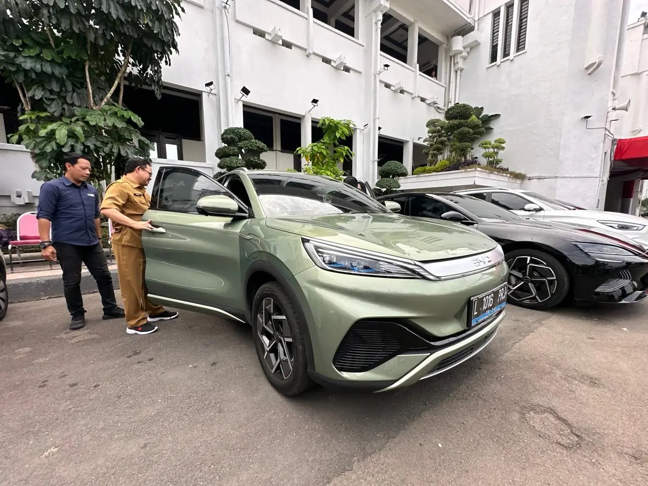 Mobil listrik kendaraan dinas Pemkot Surabaya. (Diskominfo Surabaya)