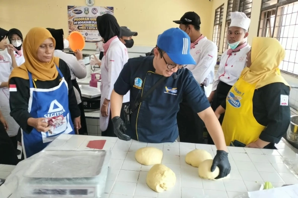 144 Siswa SMKN 3 Kediri Belajar Bikin Roti, Dibekali Skill Bakery hingga Jiwa Wirausaha