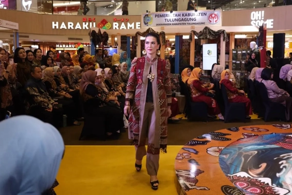 Jalasenastri Dorong Generasi Muda Berani Tampil Kekinian lewat Batik
