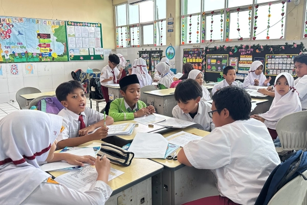Student Exchange SD Al Muslim Sidoarjo dan MI Sabilillah Lamongan Jadi Ruang Berbagi Inspirasi