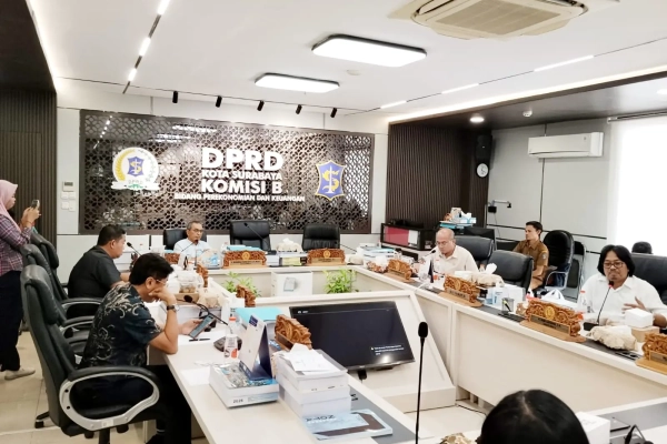 8 Bulan Tak Jualan, DPRD Surabaya Carikan Lapak Sementara PKL Waduk Unesa