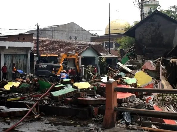 Penertiban Bangunan di Sempadan Saluran Jeblokan II