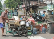 Pemkot Surabaya Tertibkan Lapak PKL Embong Blimbing, Enam Pedagang Pilih ke SWK