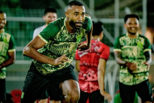 Tavares Waspadai Isenmulang, Posisi Juru Kunci Tak Jamin Persebaya Menang