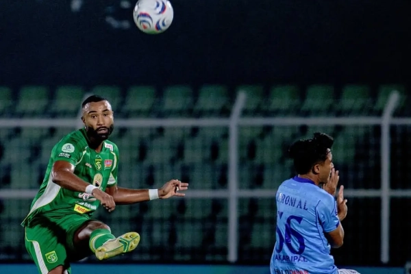 Pelatih Persebaya Sebut Kecepatan Pemain PSS Ancaman, Tekankan Disiplin Bertahan