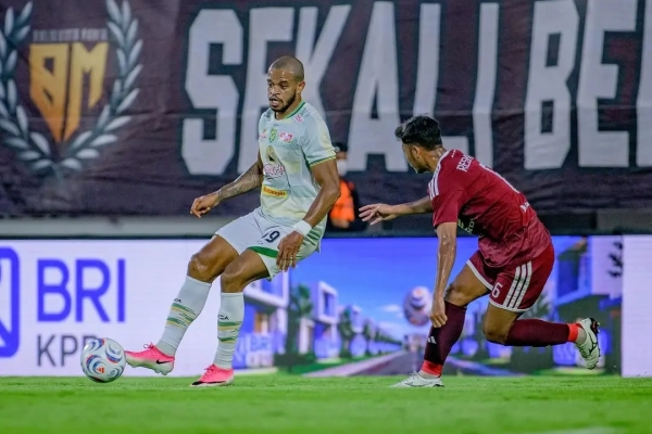 Dua Penalti Gagal, Persebaya Takluk dari PSM dan Kehilangan Rekor Tak Terkalahkan