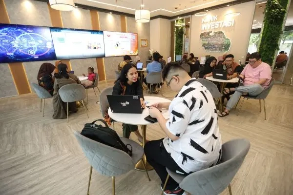 Suasana di klinik investasi di kota Surabaya